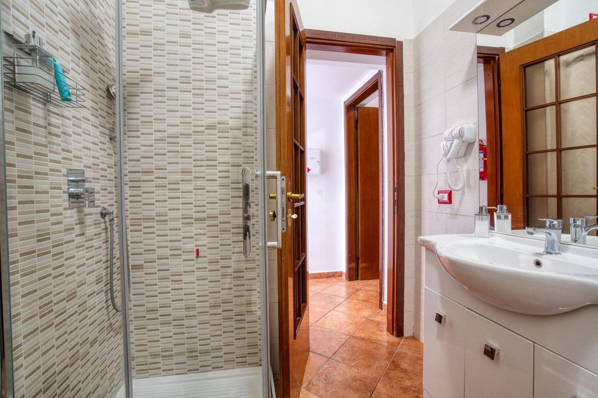 Dieghouse - Monolocale Con Cortile In Corte Lombarda Vicino Al Centro Monza Ngoại thất bức ảnh